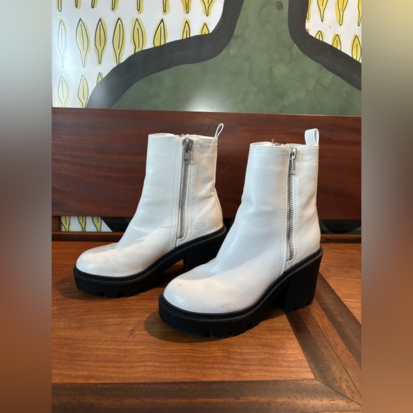 Urban Outfitters White Platform Boots - Picture 5 of 5